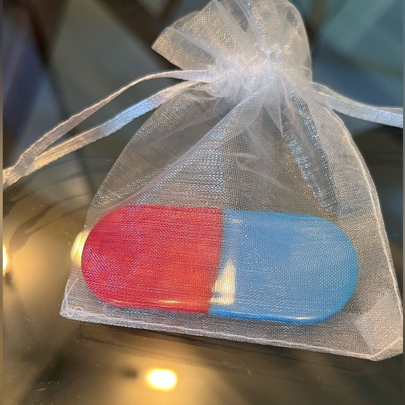 Colette Bernard Capsule Pill Clip - Picture 2 of 5